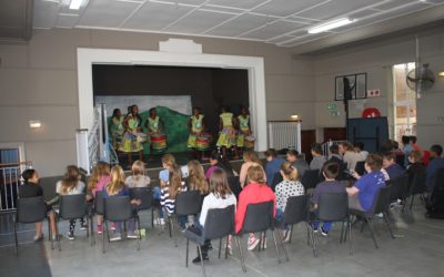 La Bloco Malagasy fait des échanges culturels avec les élèves de l’École Française du Cap