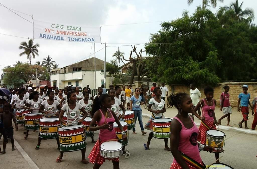 Les filles de la Bloco Malagasy fêtent l’anniversaire de leur collège