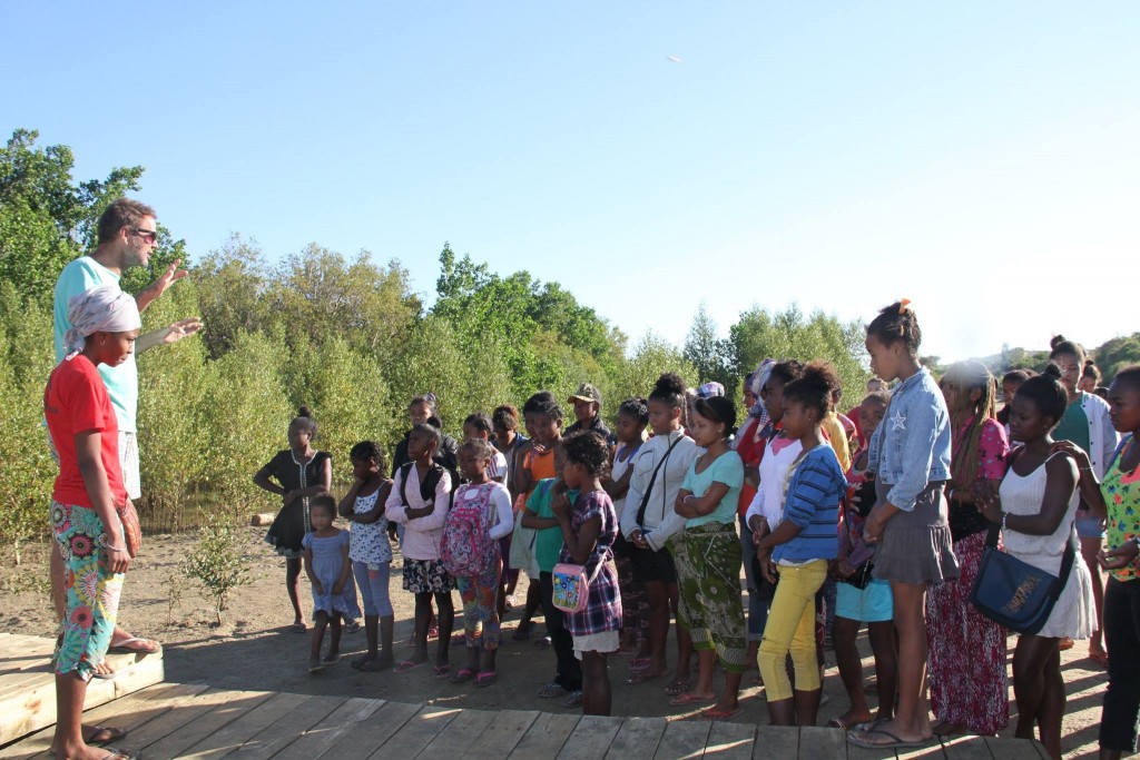 La Malagasy Gospel ont planté des milliers de palétuviers au site de réhabilitation de mangrove de l’ONG