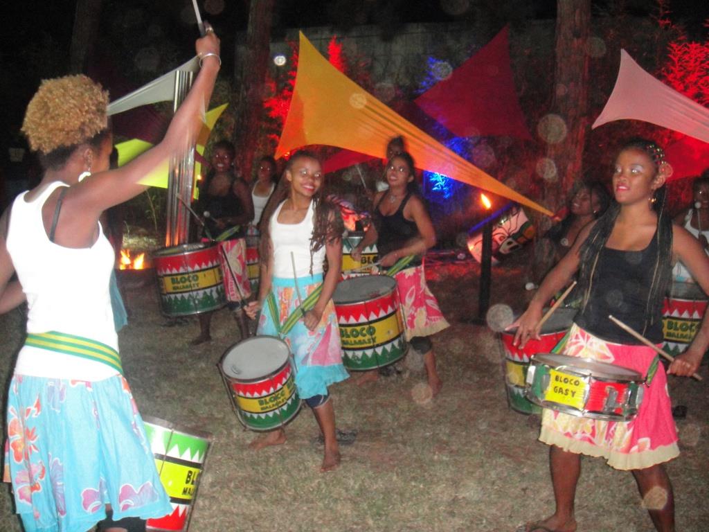 Tout le monde a vibré à l’écoute des tambours de la Bloco Malagasy