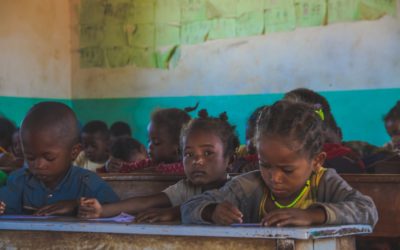 “Parrainer une école”, une campagne destinée aux enfants travaillant dans les mines  d’Antsohamadiro.