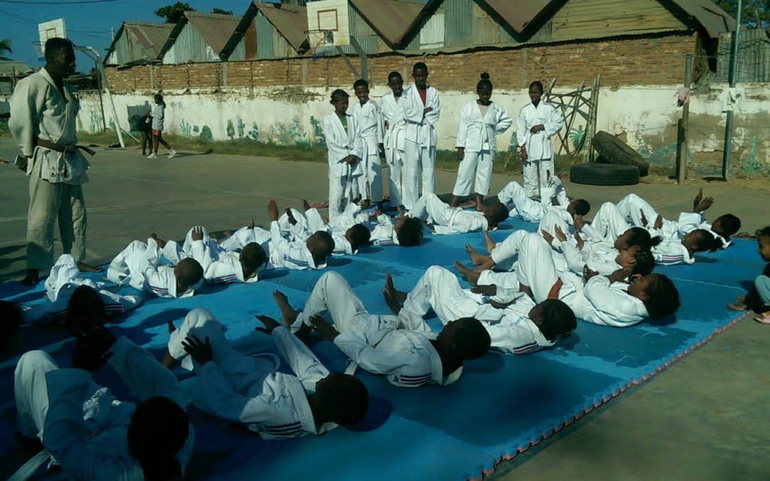 « Le Judo: Une nouvelle activité sportive chez l’Ong Bel Avenir. »