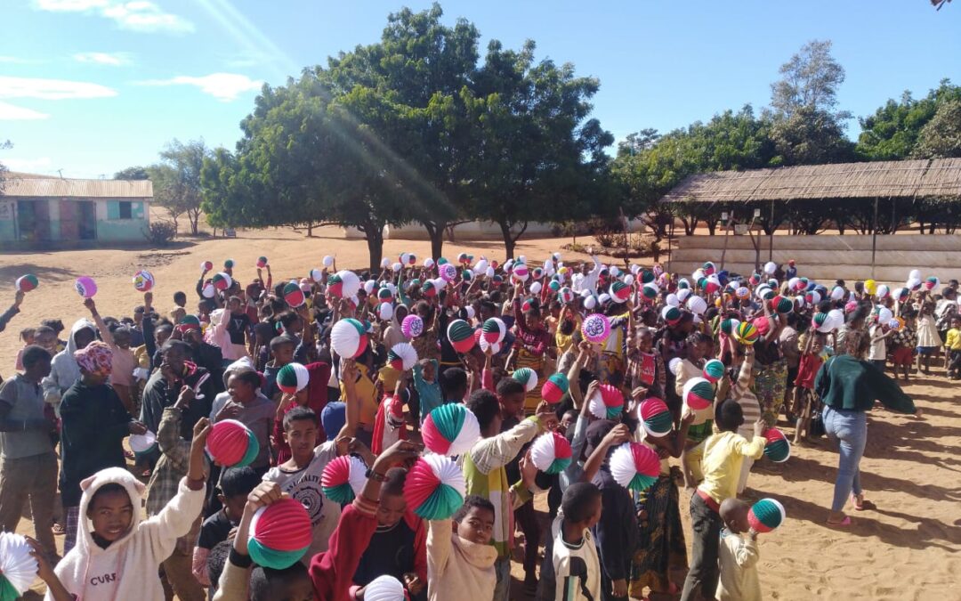 La Distribution de Lampions pour les bénéficiaires de Bel Avenir : Une Célébration de l’Enfance et de l’Indépendance à Madagascar