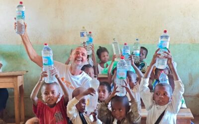 L’eau potable au quotidien de nos bénéficiaires à l’École des Saphirs de l’ONG Bel Avenir.