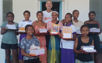 Des kits scolaires pour tous à l’ONG Bel Avenir.